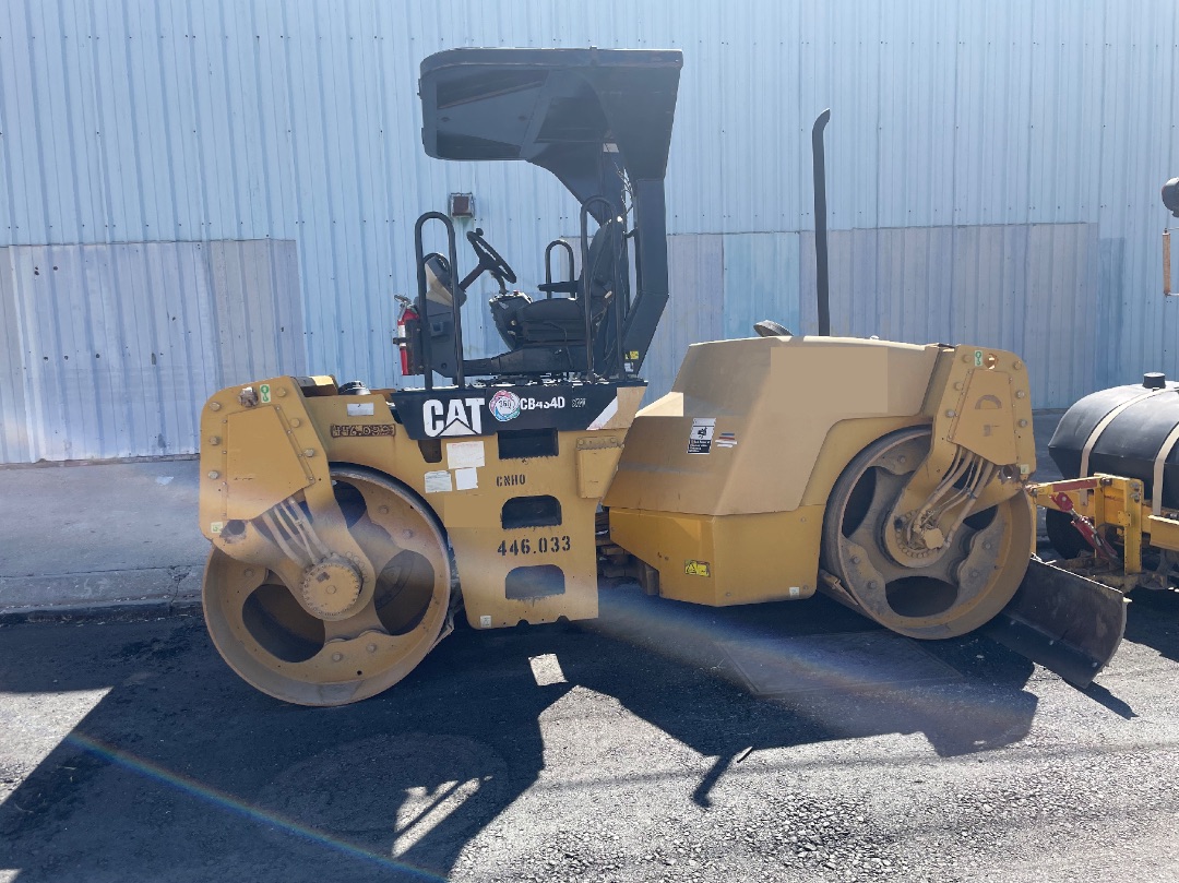 2010 CATERPILLAR CB434D - Image 2